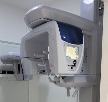 Notre cabinet est équipé d'un système de radiologie Morita Veraview permettant de réaliser des panoramiques de contrôles et des scanner pré-implantaire.